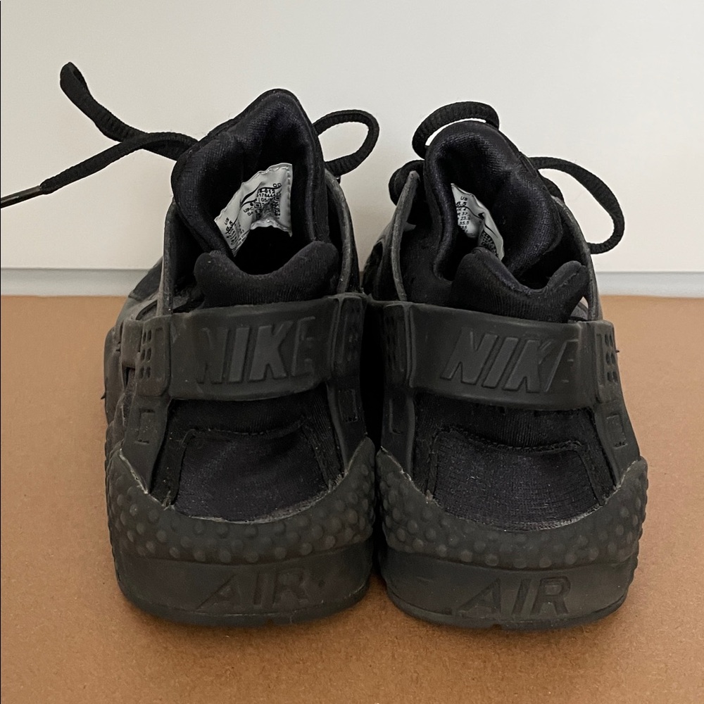 Nike Air Huarache Athletic Sneakers - Picture 4 of 6